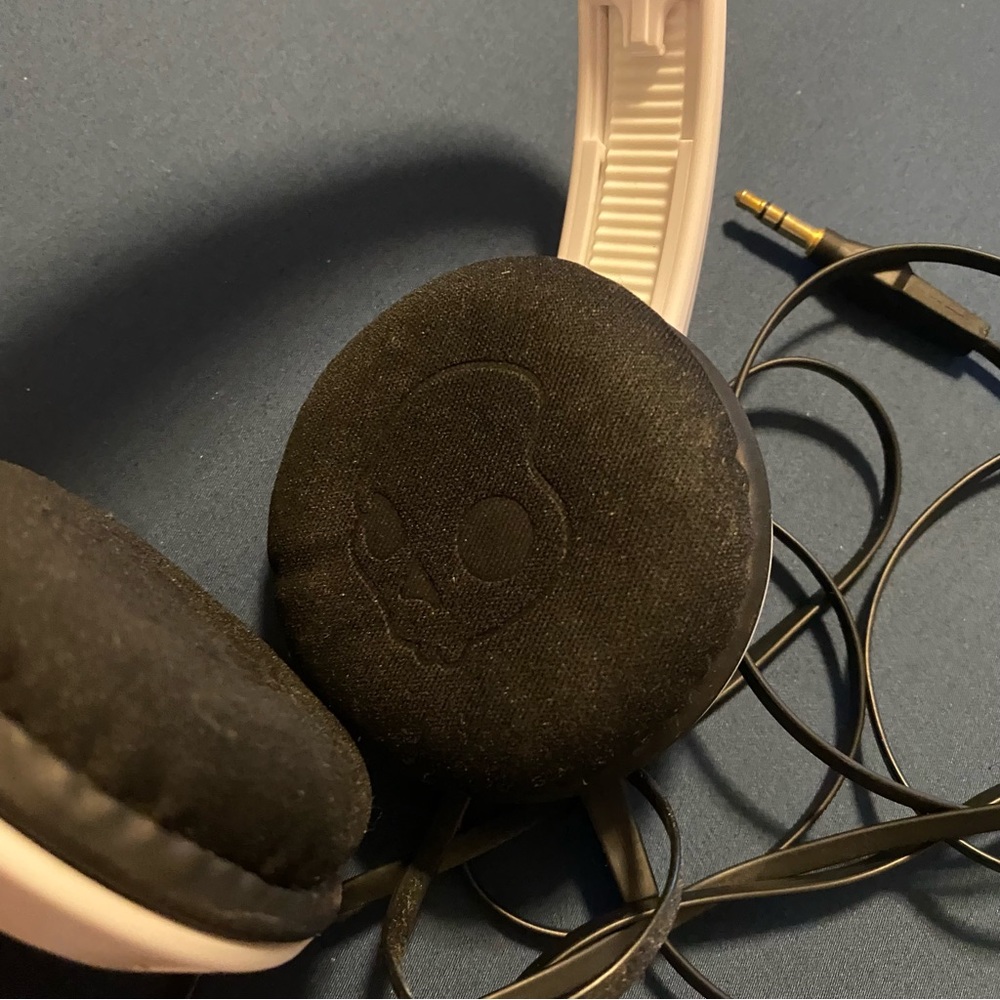 SkullCandy ☠️ Adjustable over the ear headphones - Picture 5 of 6